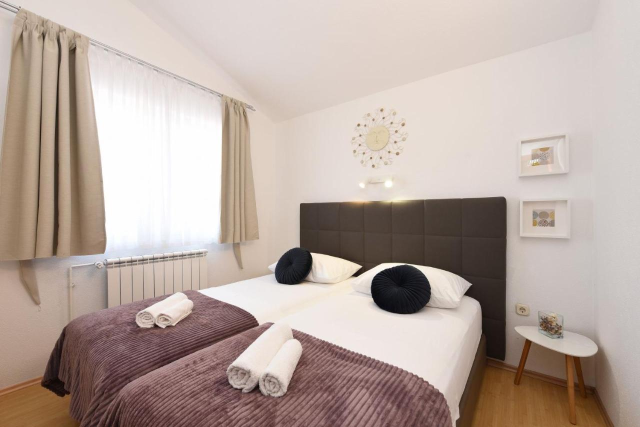 Apartments Amari Starigrad Paklenica Bagian luar foto
