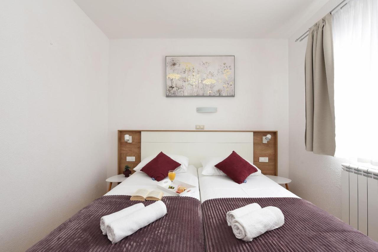 Apartments Amari Starigrad Paklenica Bagian luar foto
