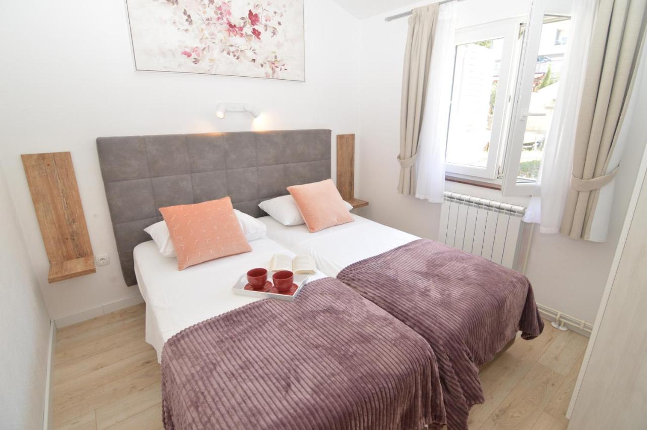 Apartments Amari Starigrad Paklenica Bagian luar foto