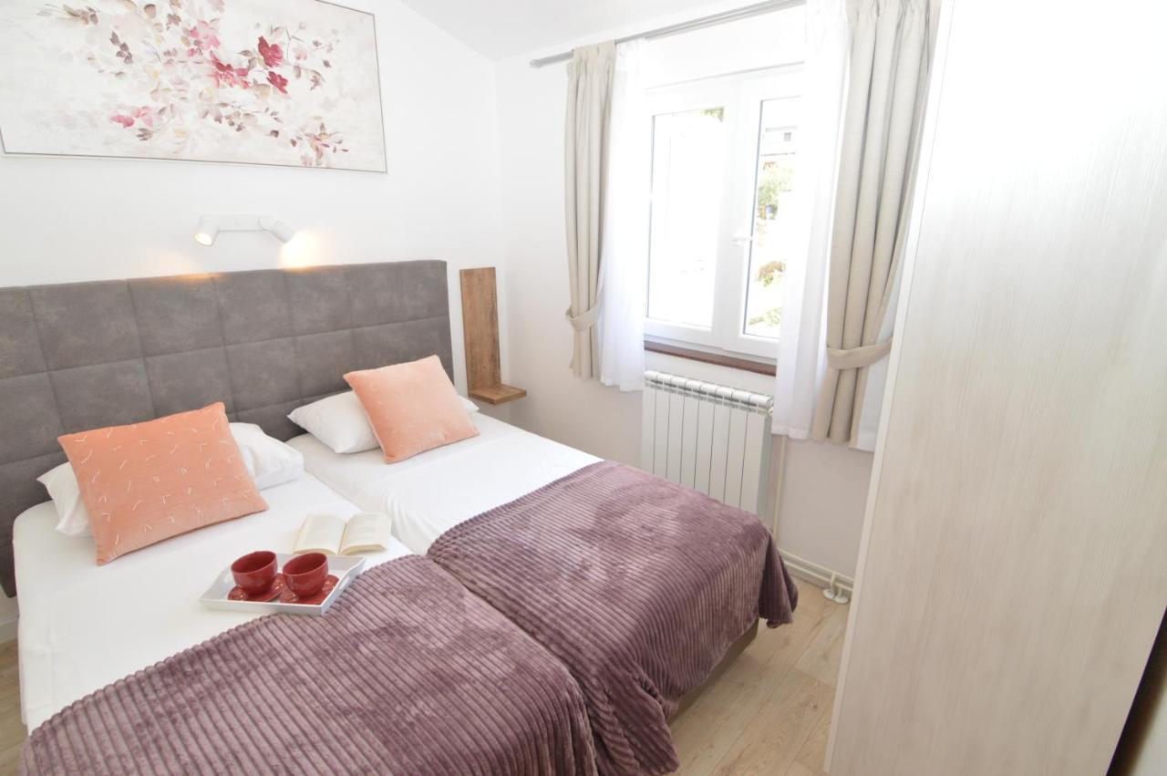 Apartments Amari Starigrad Paklenica Bagian luar foto